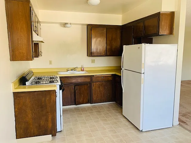 2 bed, $2,400 — Photo 2