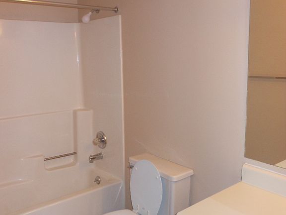 3rd image of 153 S Westmoor Ave APT B