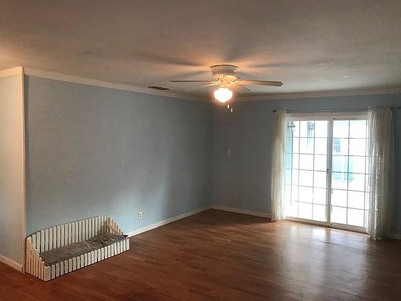 2nd image of 1424 Gladstone Dr