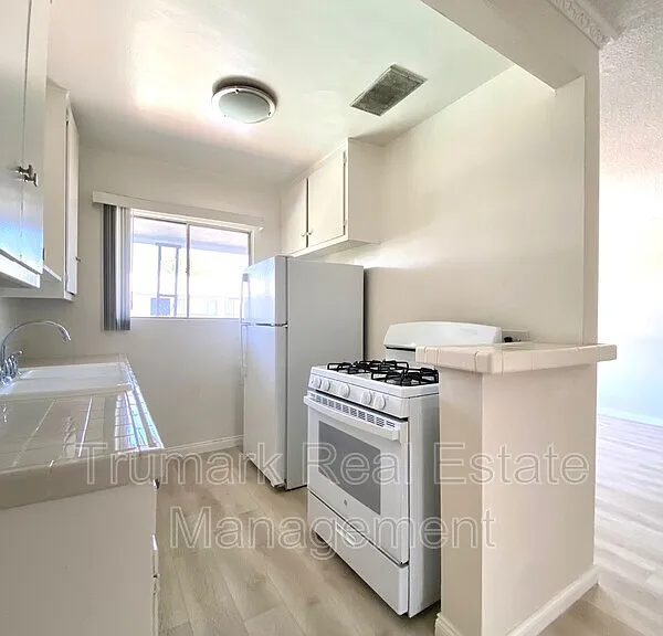 585 E Washington Blvd #35 — Photo 2
