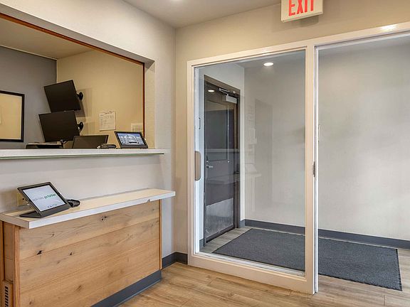 Lobby and Guest Check-in