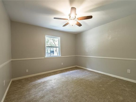 3rd image of 7428 Maple Dr