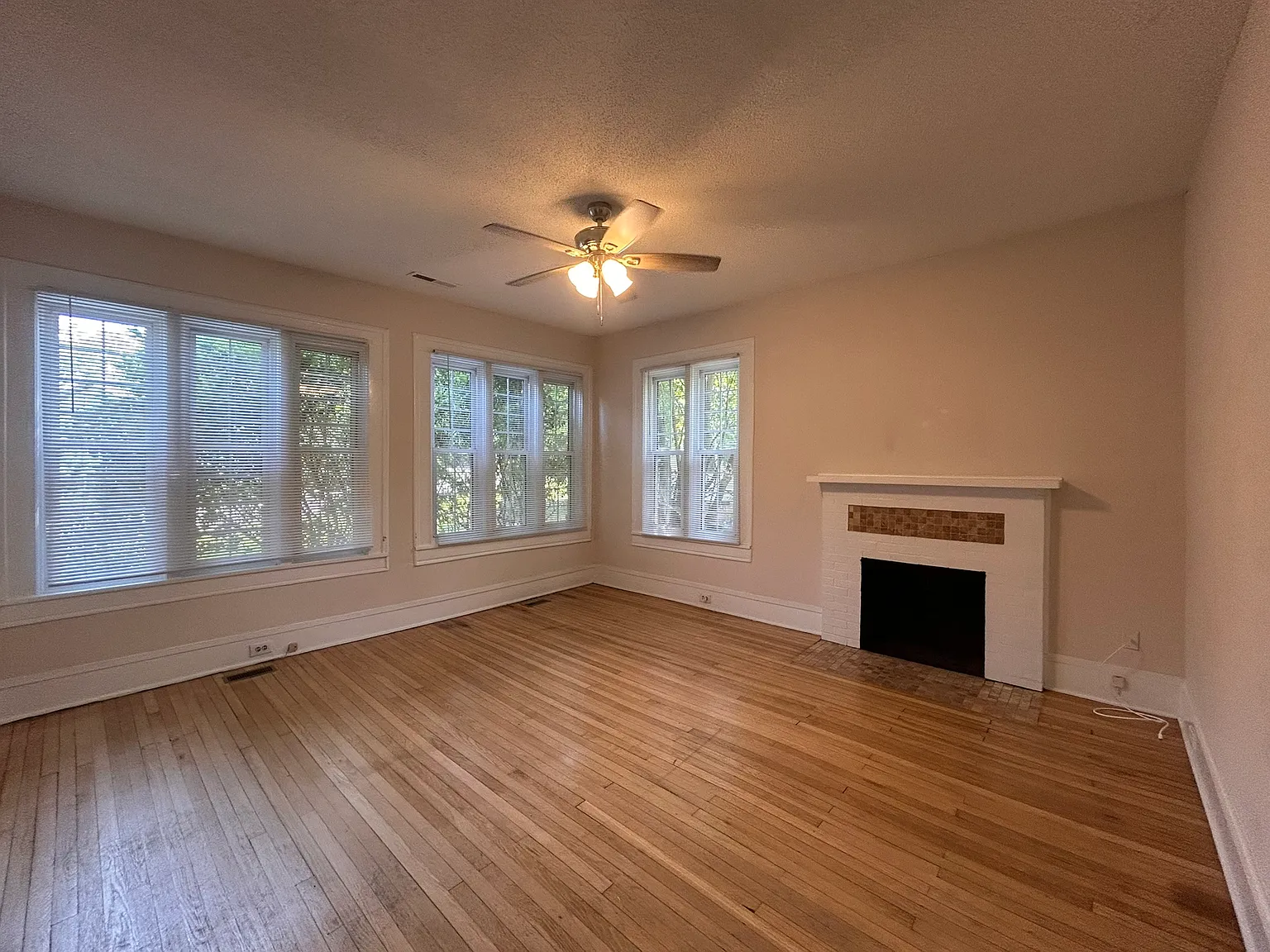3 bed, 1.5 bath, $1,825 — Photo 2