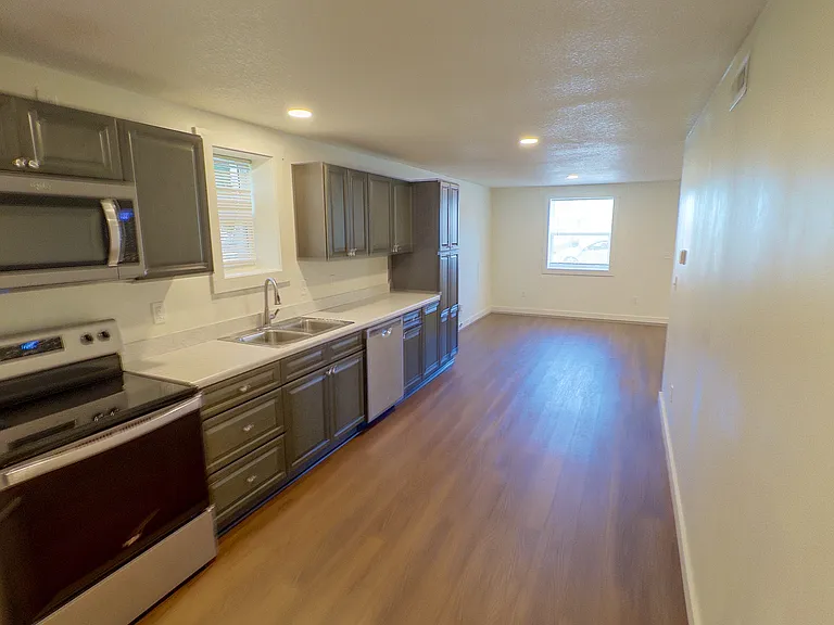 107 N Everett High Rd — Photo 11