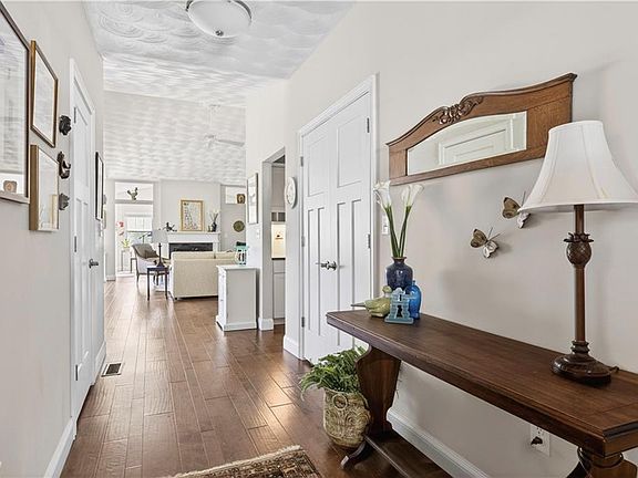 4th image of 55 Morningside Dr