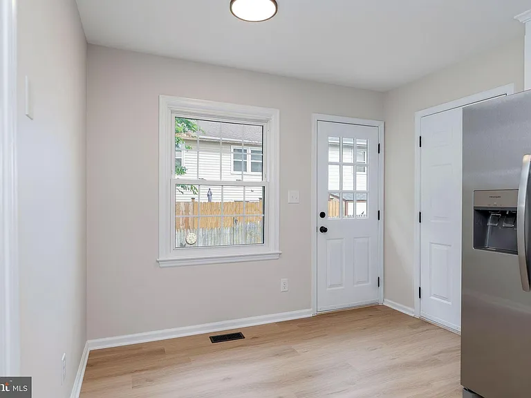 561 Tiffany Ct — Photo 13