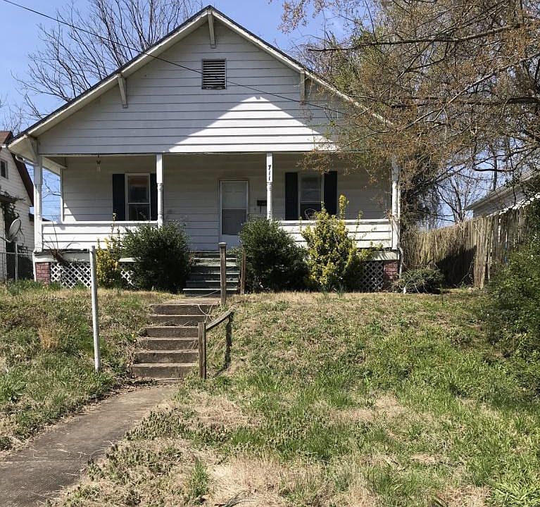 1st image of 711 Fairview E