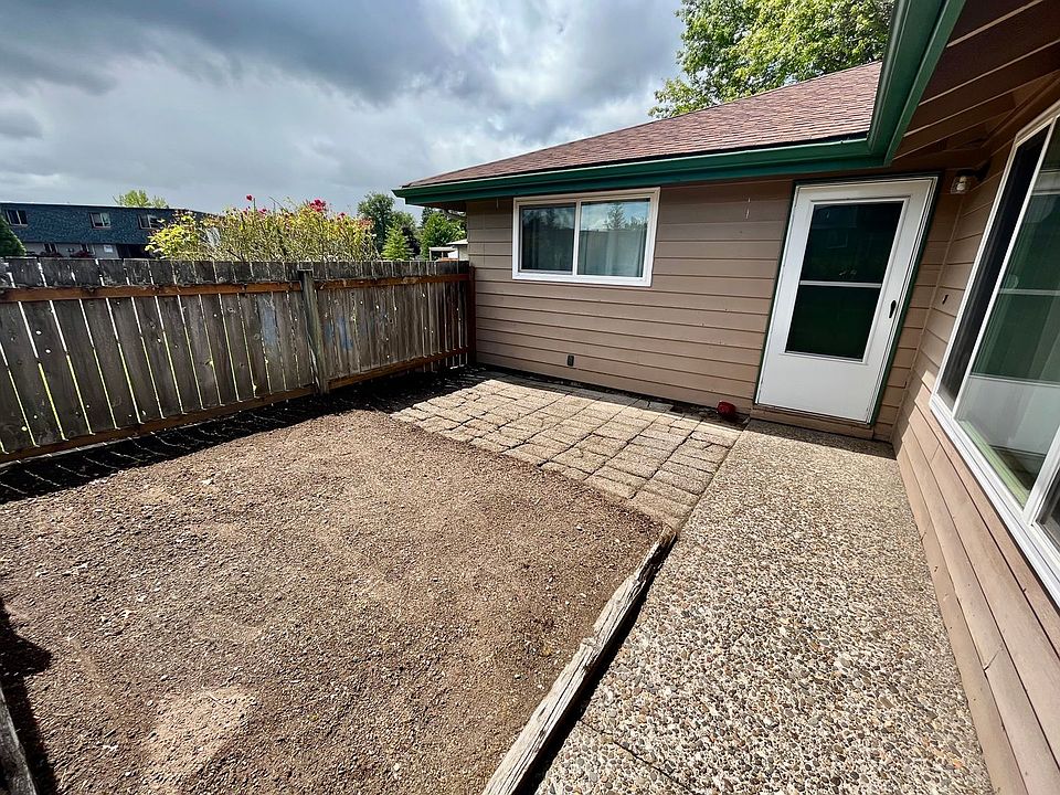 1st image of 3226 NE Lancaster St APT 1