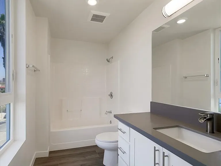 928 S Berendo St #301 — Photo 13