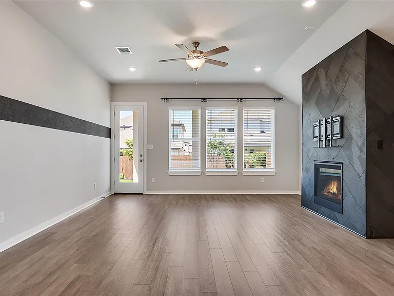 4318 Frankfurt Ln — Photo 10