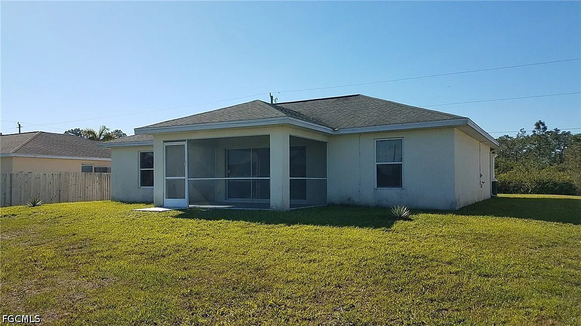 3 bed, 2.0 bath, 1408 sqft, $1,650 — Photo 2