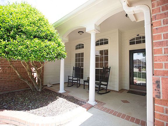 5th image of 16861 Terrebonne Dr