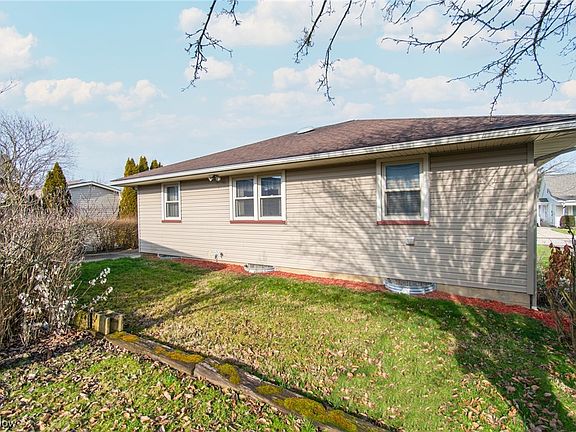 3rd image of 125 Furlen Ct