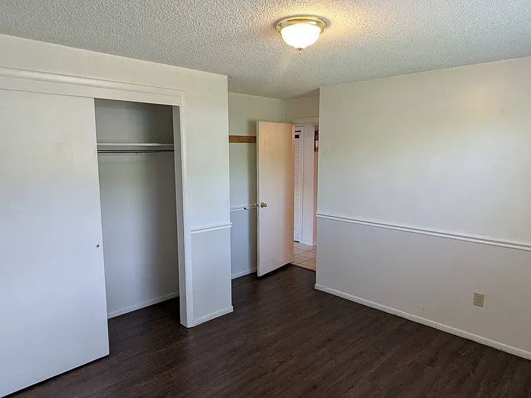 727 E 800 N #4 — Photo 16