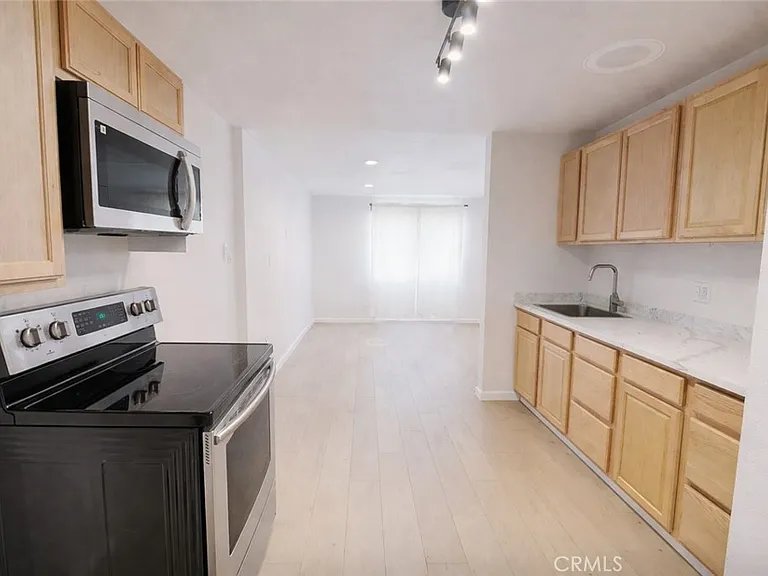 5637 Redwood Ave #B — Photo 3