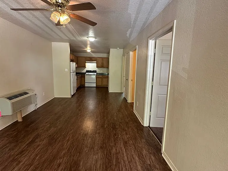 1115 Ozier St — Photo 3