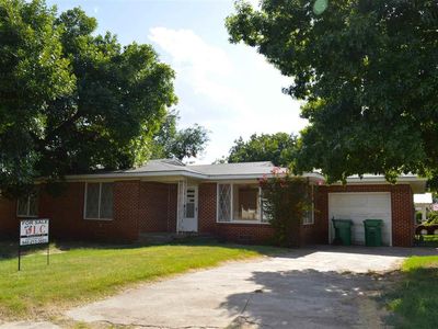 300 S Yosemite St, Iowa Park, TX, 76367