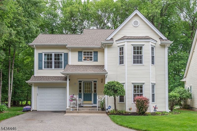1st image of 11 Burnham Dr