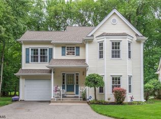 11 Burnham Dr, Pompton Plains, NJ 07444