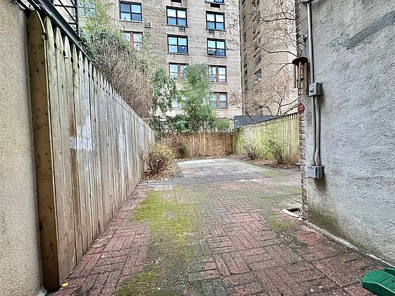 4th image of 33 W 76th St APT 1