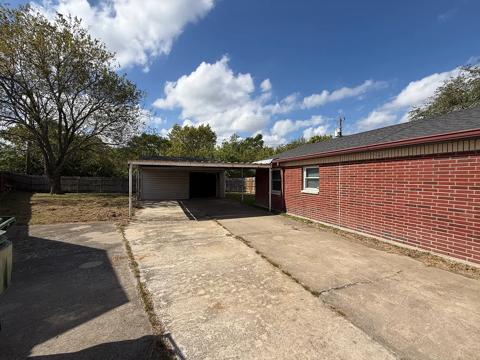3 bed, 1129 sqft, $2,100 — Photo 3