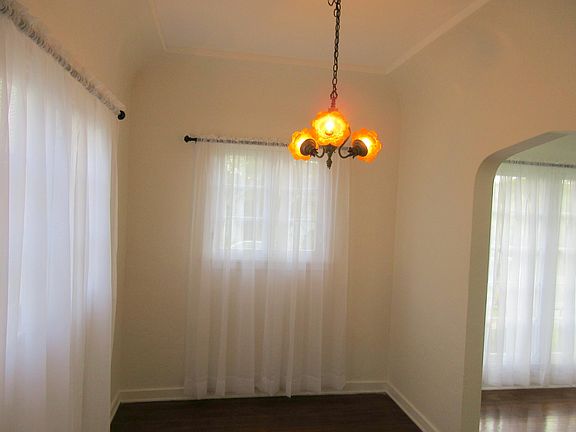 5th image of 1137 S Swall Dr #1137