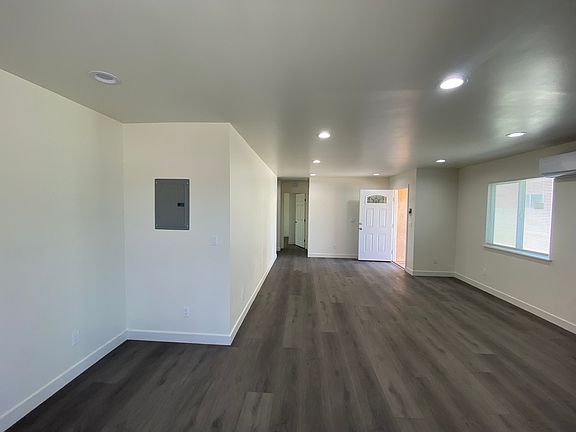 4th image of 5024 Stewart Ave #2
