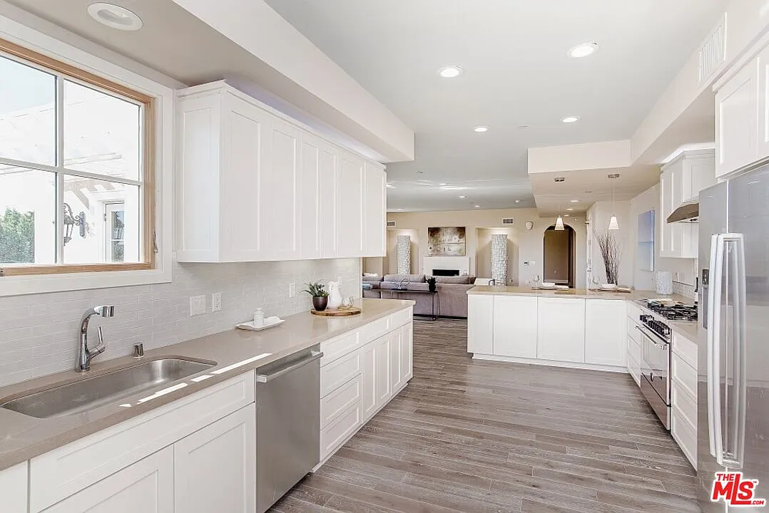 2 bed, 3.0 bath, 1450 sqft, $7,295 — Photo 3