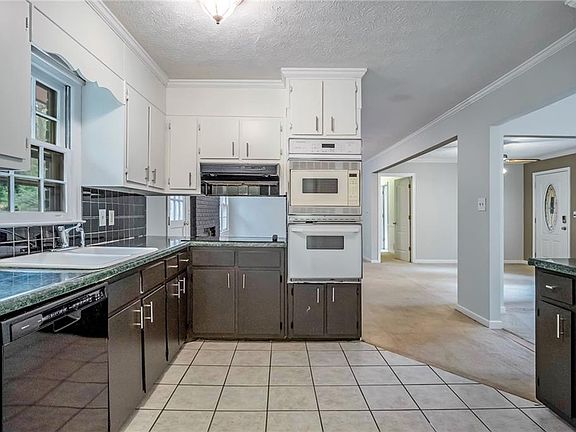 2nd image of 2543 Ferndale Ln