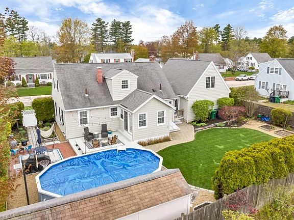 4th image of 10 Woodcrest Drive