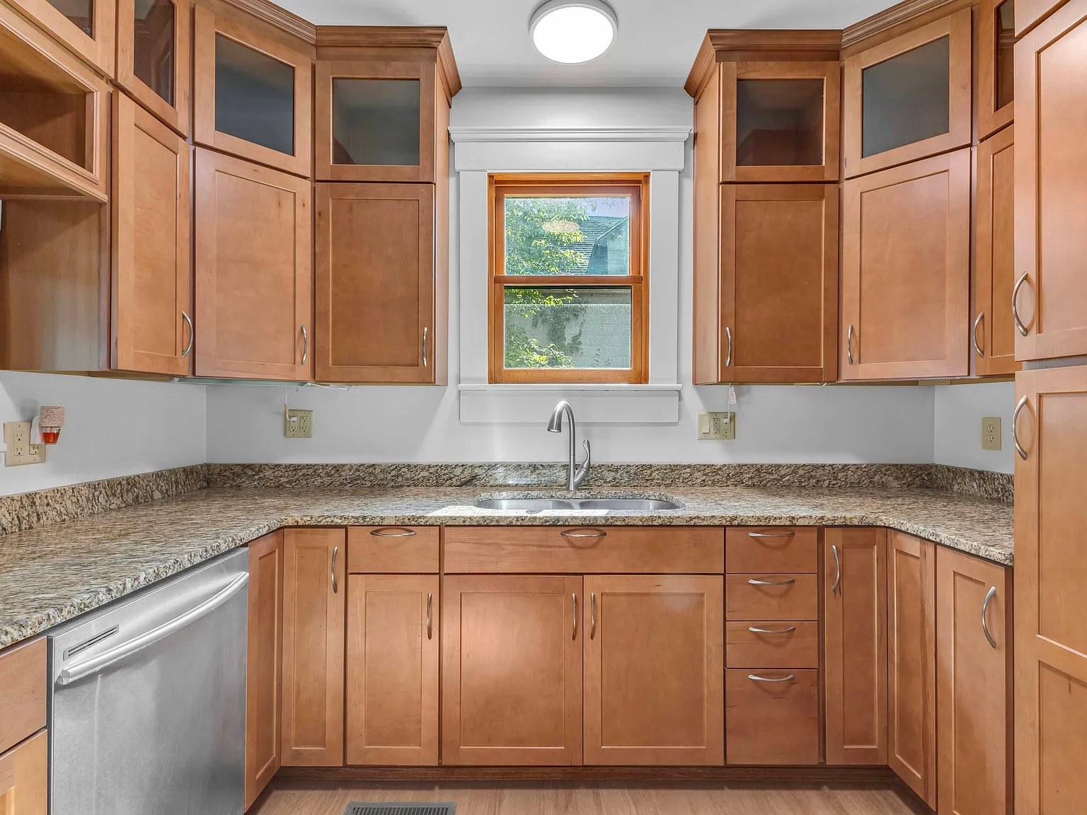 3 bed, 1230 sqft, $2,195 — Photo 4