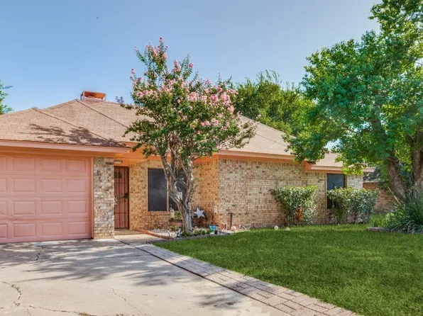105 Mesa Moor Dr, Glenn Heights, TX 75154