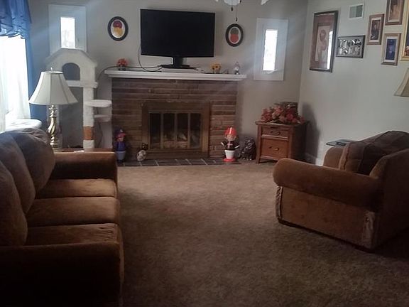 4th image of 545-555 Secrist Ln