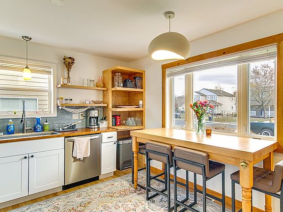 2nd image of 205 10th St #2