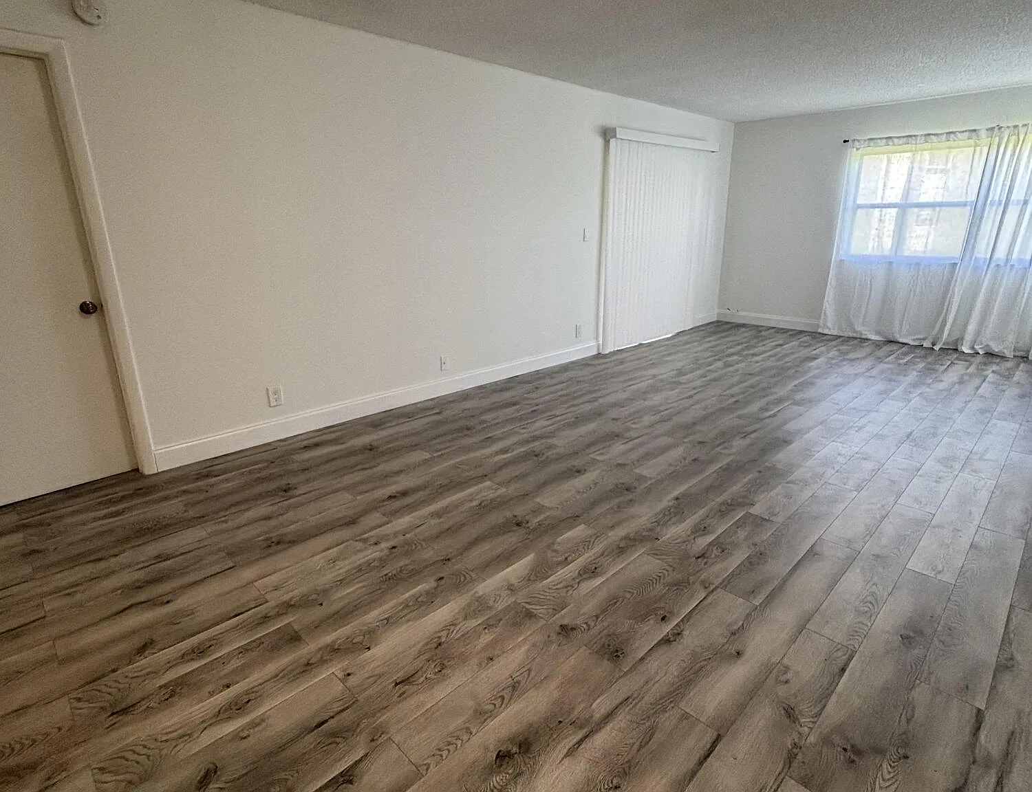 2 bed, 2.0 bath, 956 sqft, $2,200 — Photo 3