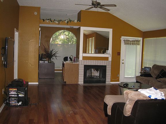 2nd image of 809 Quail Brook Dr