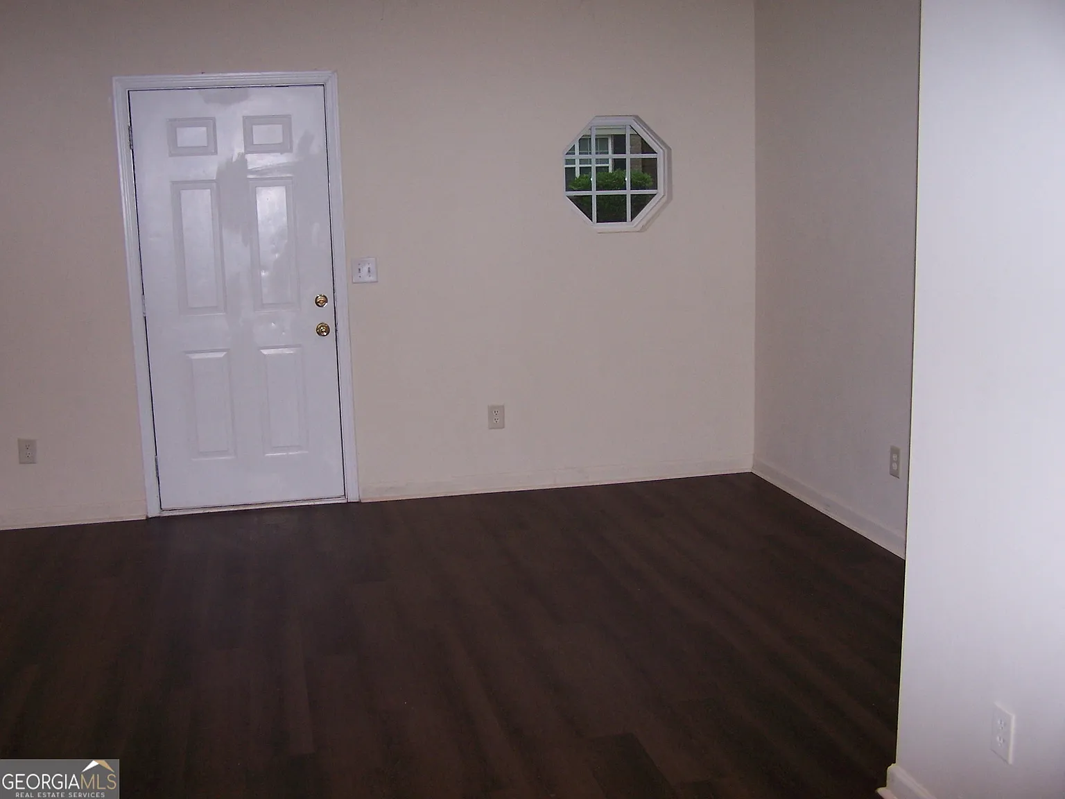 3 bed, 2.5 bath, 1472 sqft, $1,400 — Photo 2