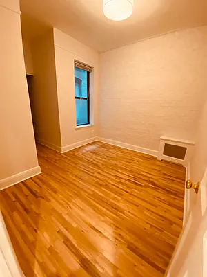 Rented by Metropolis Real Estate of Manhattan | media 18