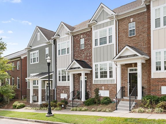 2nd image of 2033 Oak Trail Dr