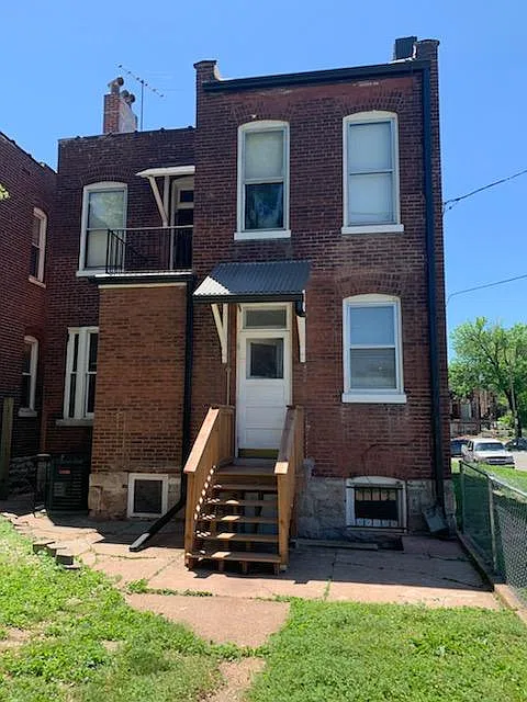 4 bed, 1.5 bath, 2130 sqft, $2,400 — Photo 3