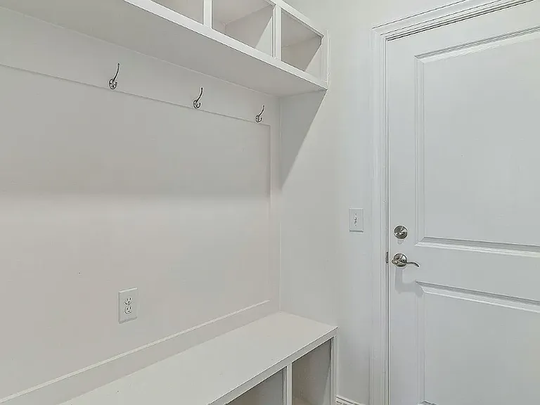 409 Kendall Dr — Photo 13