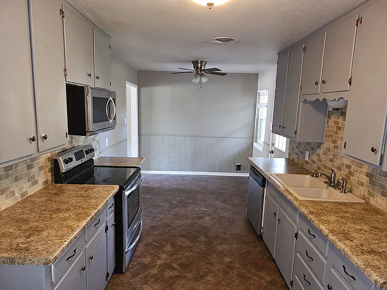 3208 Brown Trl — Photo 4