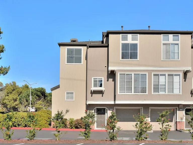 101 Emerald Bay Ln — Photo 1
