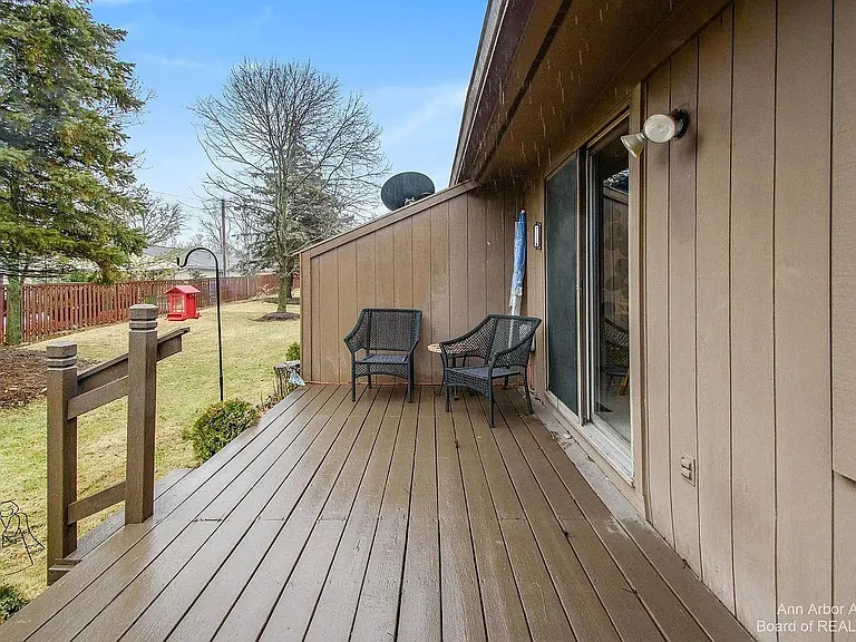 492 Park Pl — Photo 32