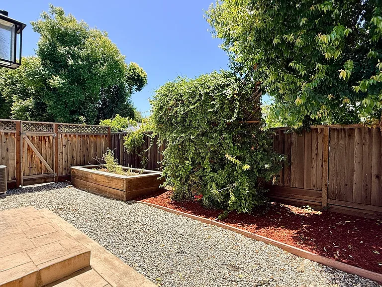 1111 Pippin Creek Ct — Photo 35
