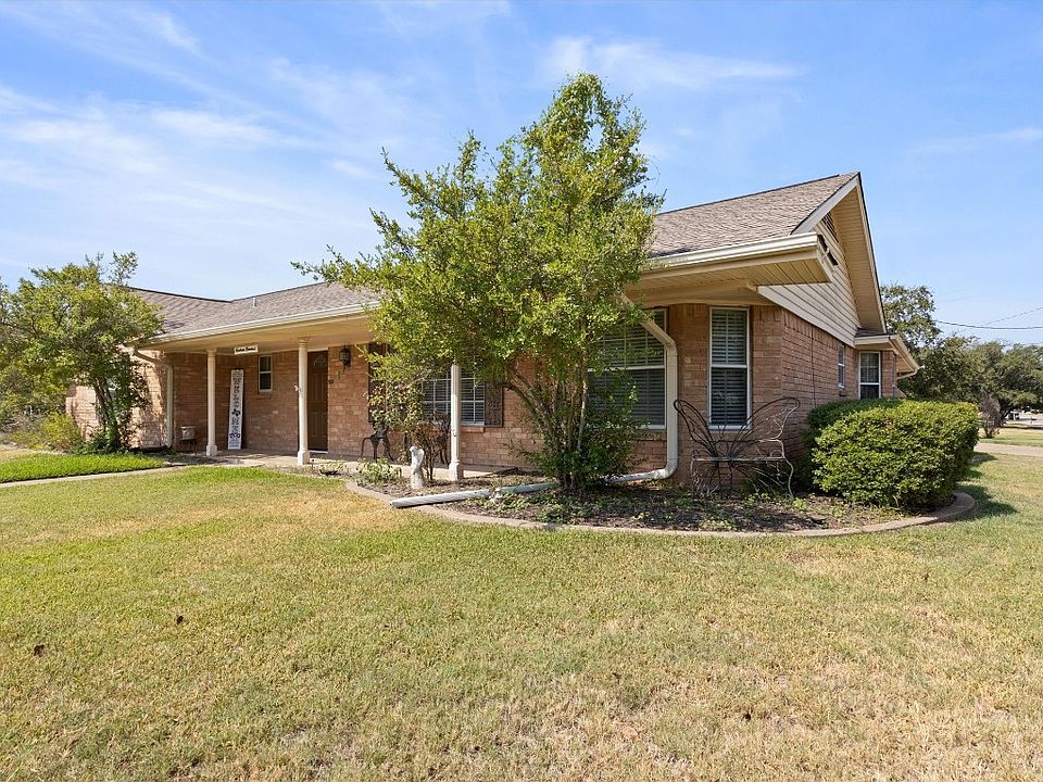 1st image of 1900 Silver Leaf Dr