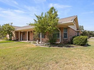 1900 Silver Leaf Dr, Pantego, TX 76013