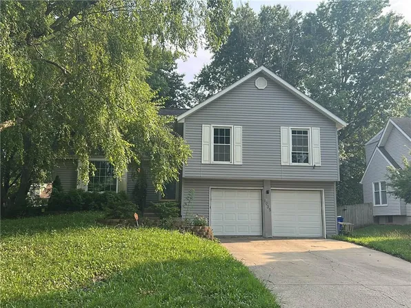 1935 E Sheridan Bridge Ln, Olathe, KS 66062