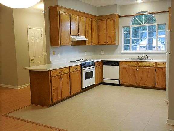 4th image of 608 Antler Dr