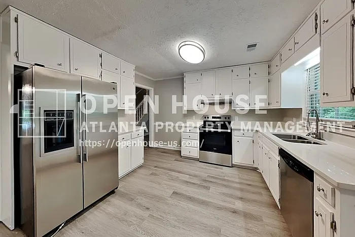 1765 Blackwillow Dr — Photo 6